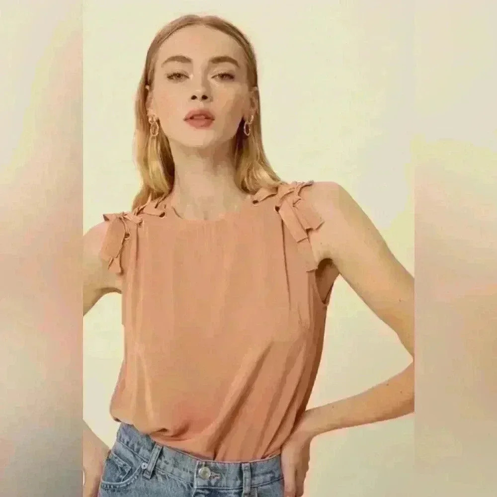 Sleeveless blouse